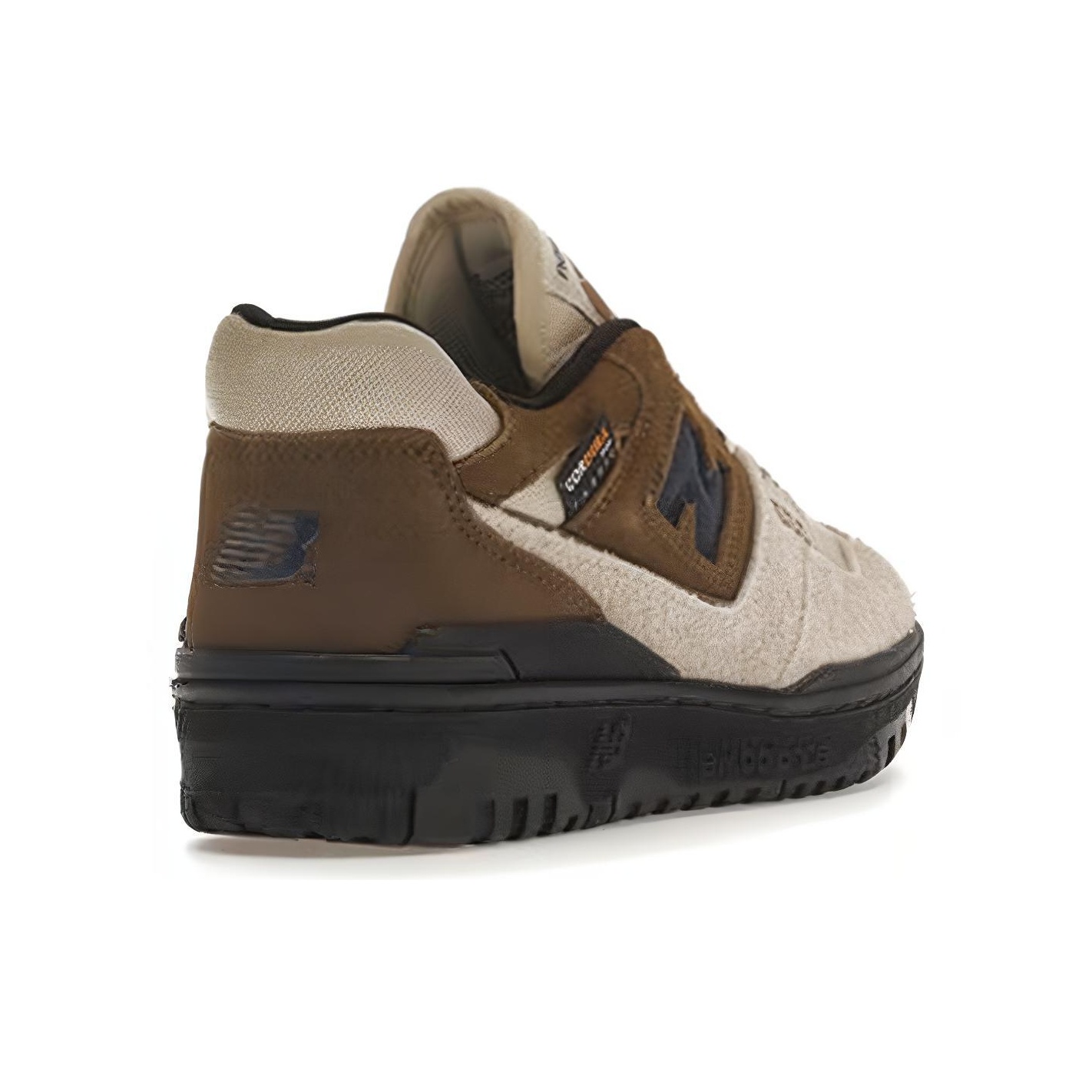 サイズは？ ニューバランス NB 550 コーデュラパック  - New Balance Shoes 550 のレビューと価格